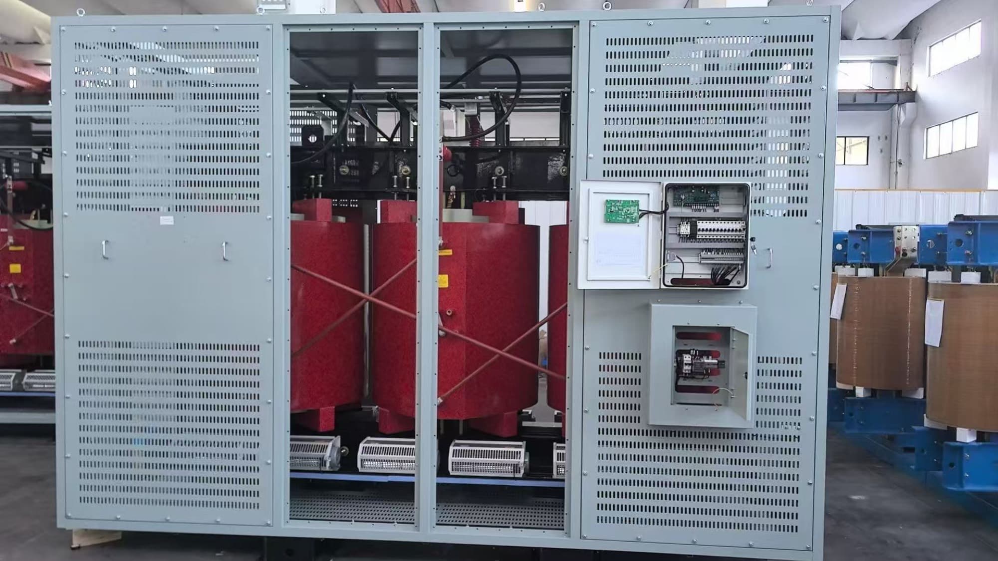 Dry-type transformer installed in a ventilated enclosure